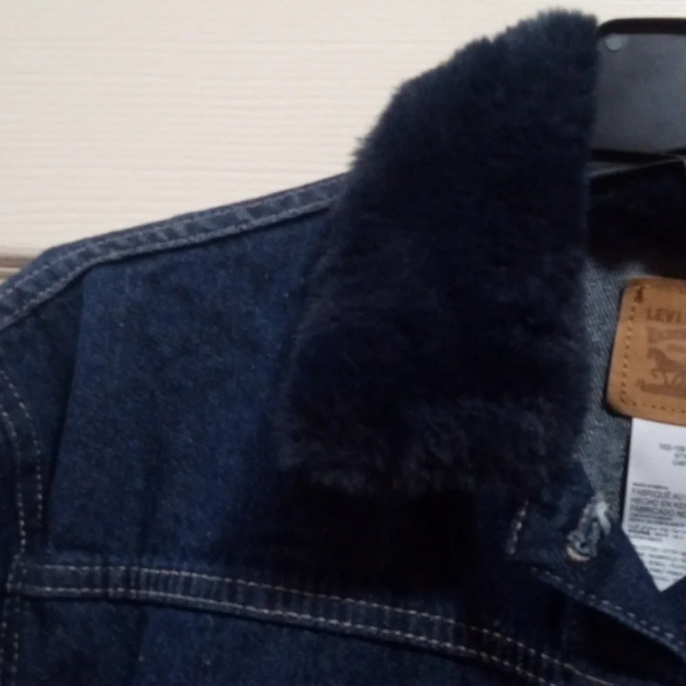 LEVI'S DARK BLUE FUR COLLAR CROP DENIM BUTTON UP JACKET SIZE JUNIORS XL NWT - Picture 5 of 6